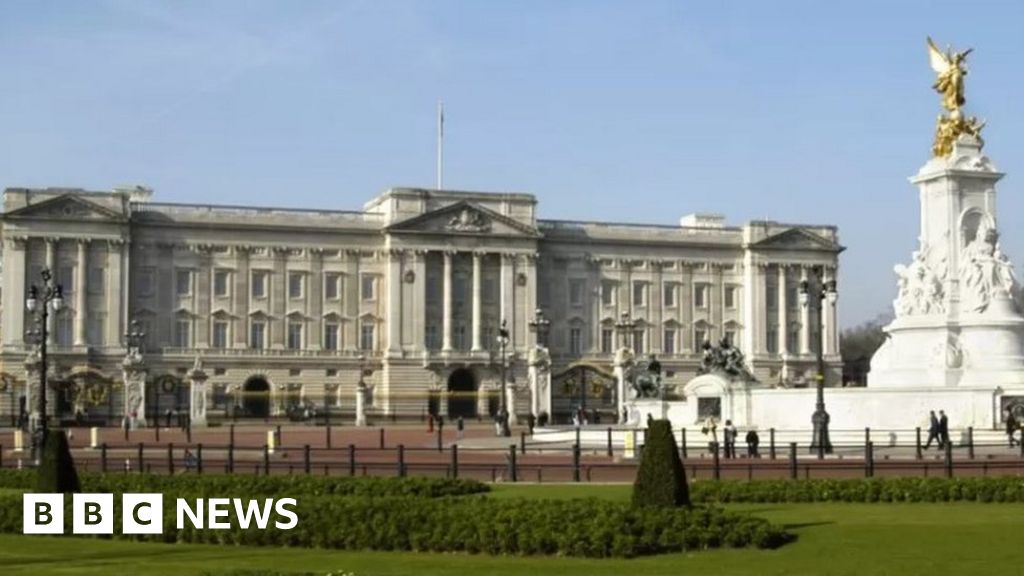 Featured image for Arrest Made Outside Buckingham Palace Amid Security Concerns.