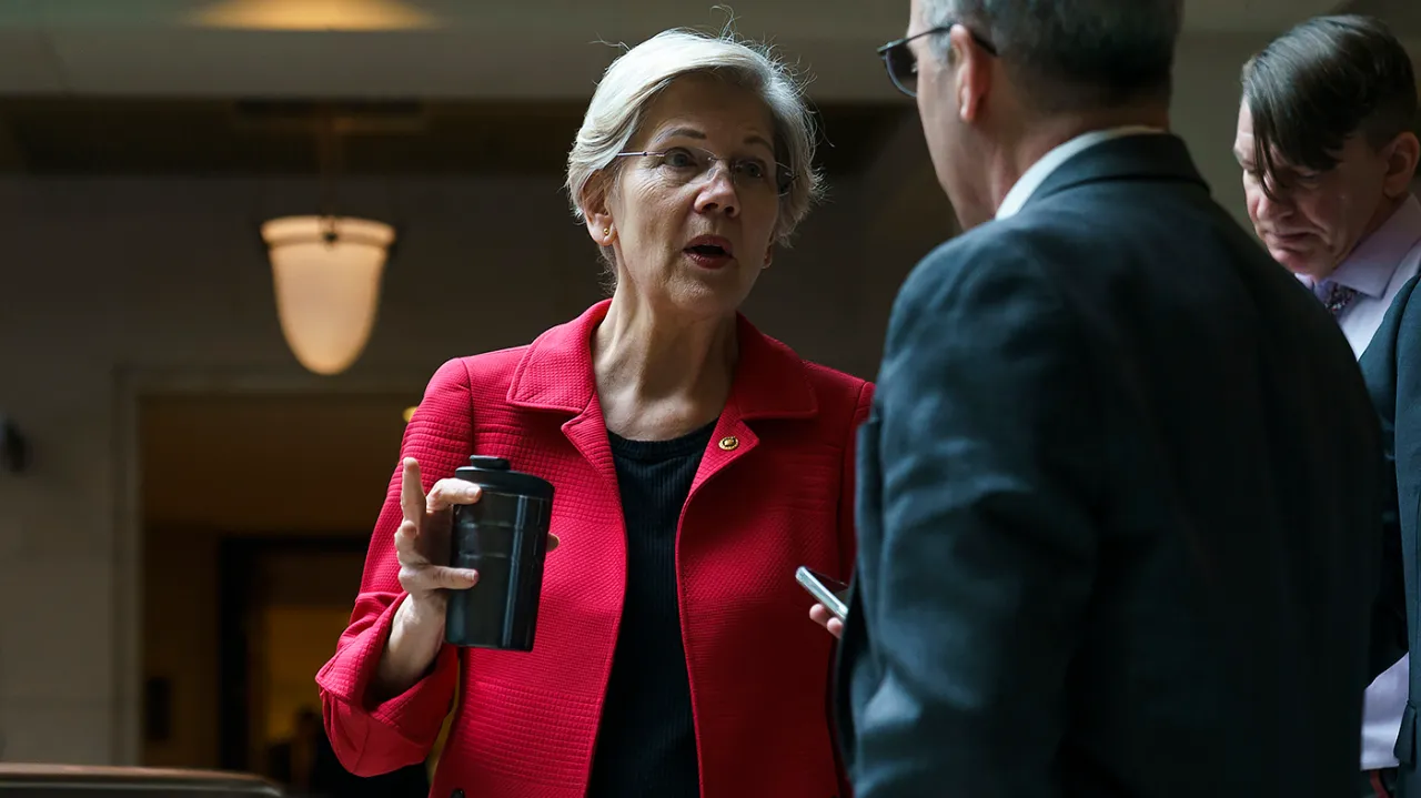 "Warren and Midsize Banks Push for Increased FDIC Insurance Coverage"