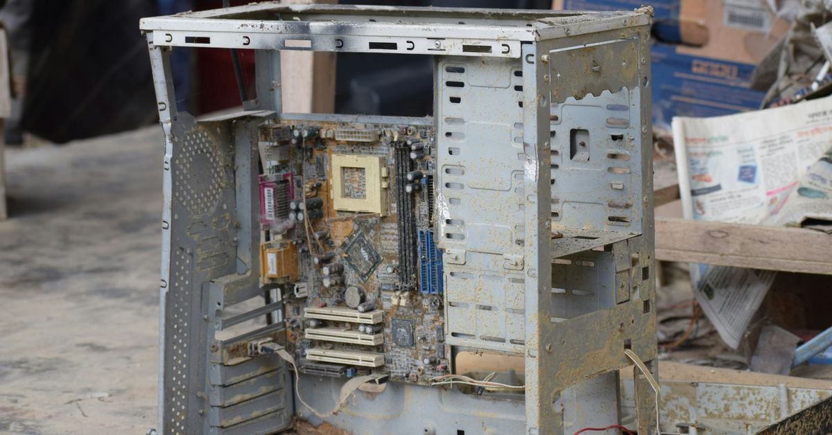 "Ethereum's Dencun Upgrade: Blockchain Locks, Reduced Fees, and Bee Movie on Mainnet"