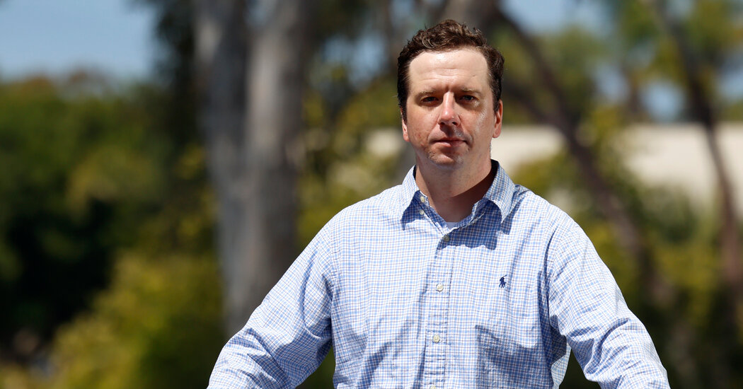 Featured image for Economists' Job Market Struggles Signal Economic Concerns