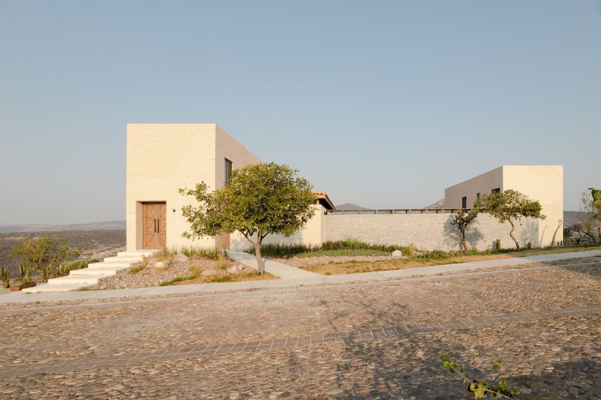 Featured image for "Zarcillo Residence: A Stunning Creation by Estudio AR"