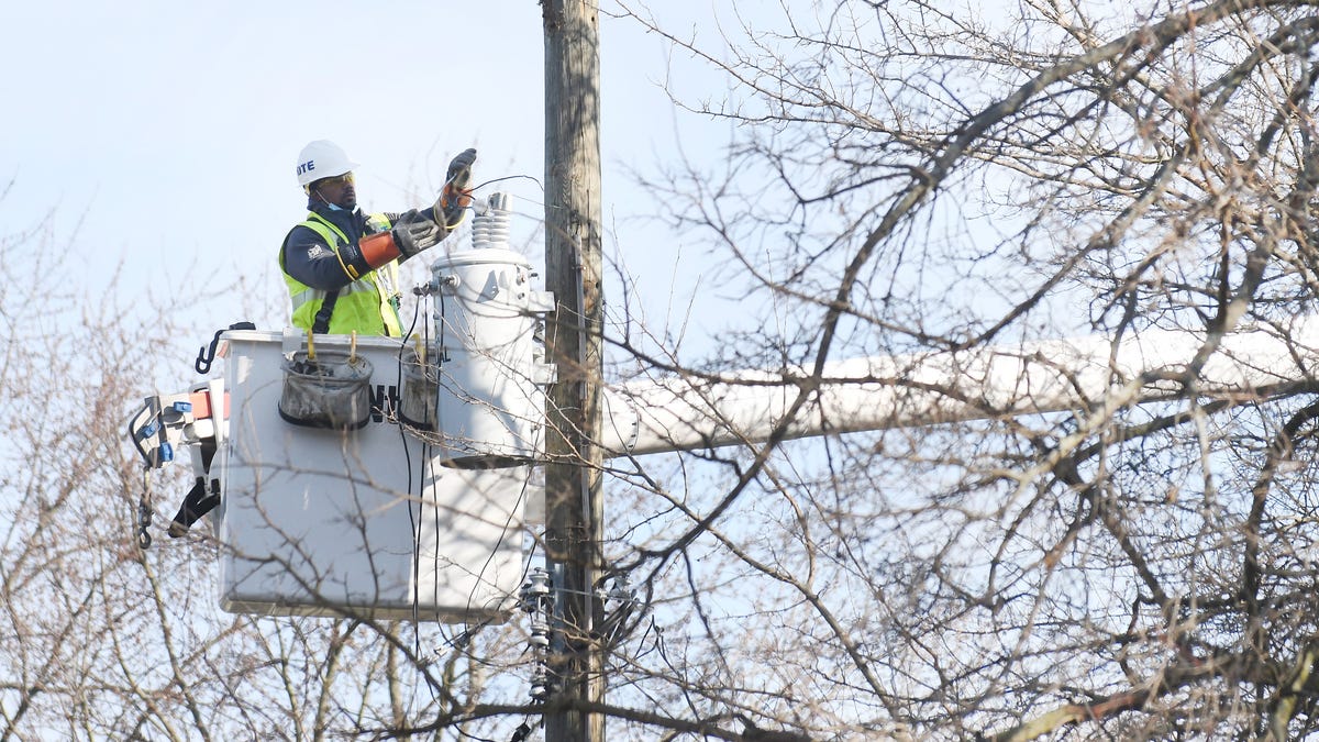 Featured image for Michigan Utility Regulators Approve $368M Rate Hike for DTE Energy Customers