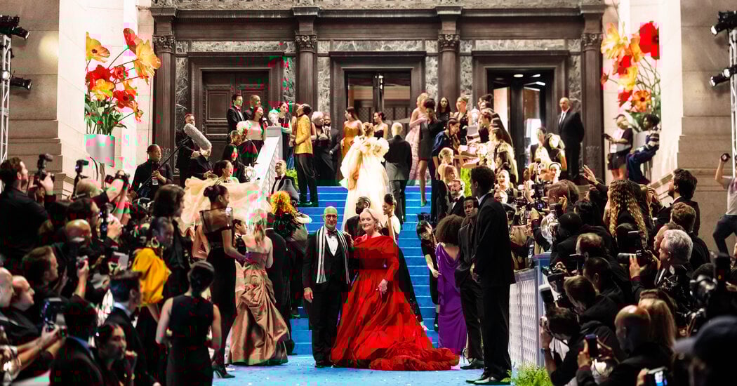 Featured image for Anticipation Builds for 'The Devil Wears Prada 2' Amid Set Photos and Fashion Trends