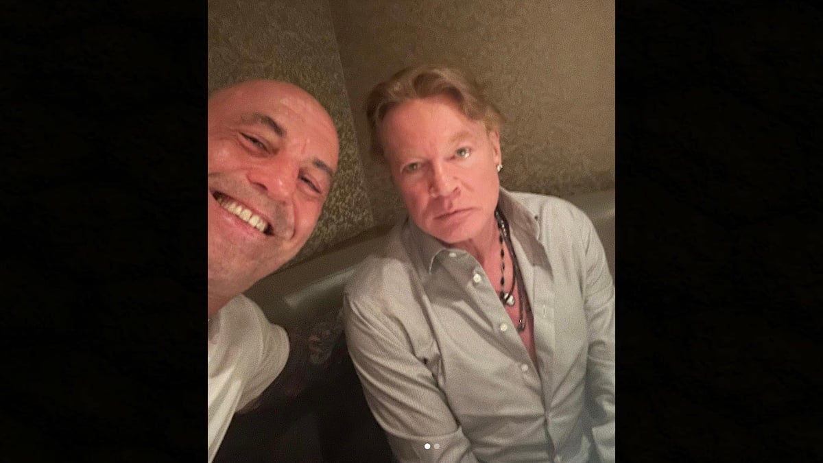 Featured image for Axl Rose's Unimpressed Reaction to Joe Rogan's Selfie at Restaurant