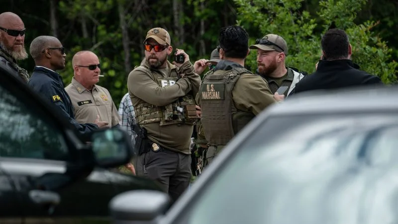 Monday's Top Headlines: Texas Manhunt, White House Dinner, and More