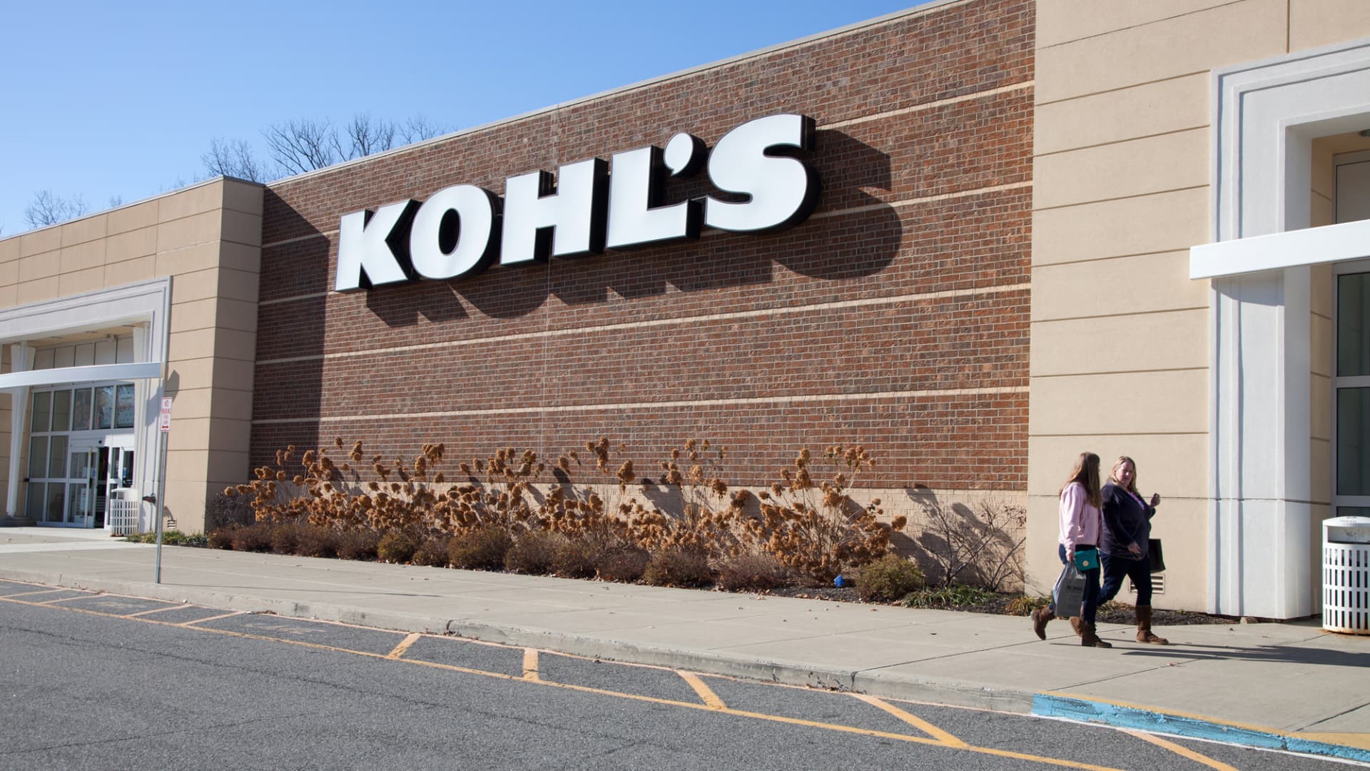 Featured image for Kohl's Stock Crashes 20% on Surprise Loss and Profit Warning