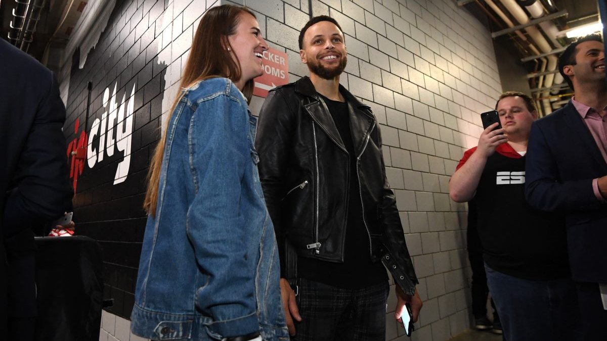 "Draymond Green Advocates for Sabrina Ionescu to Shoot from NBA 3-Point Line"