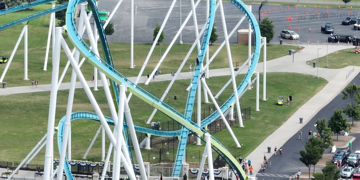 Featured image for Crack on Carowinds rollercoaster: Expert analyzes potential causes