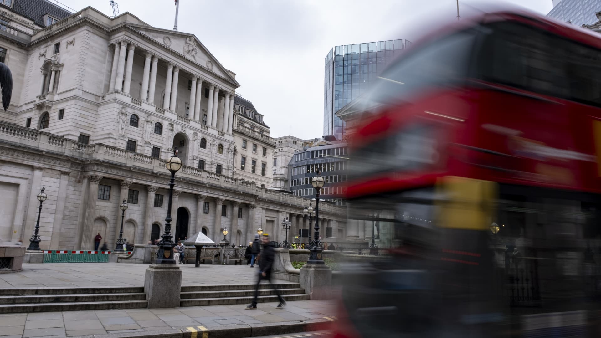 "Central Banks Signal Potential Interest Rate Cuts Amid Inflation Concerns"
