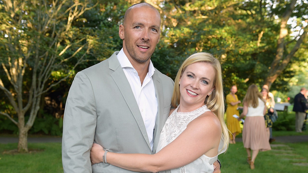 Featured image for "Melissa Joan Hart's 20-Year Marriage: Secrets to Success Revealed"