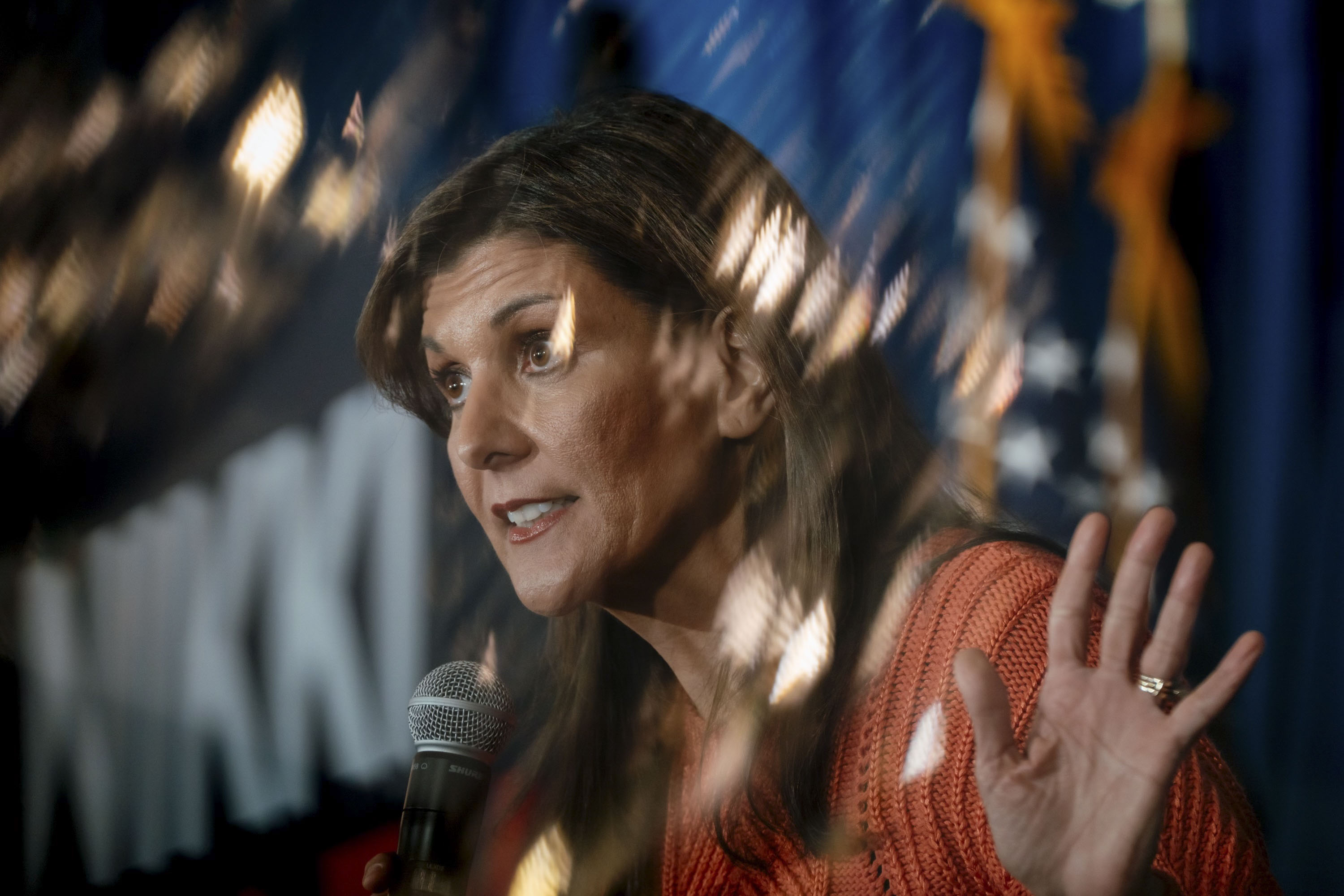 "Nikki Haley's Strained Relationship with Trump Sparks Political Tension and Fundraising Frenzy"
