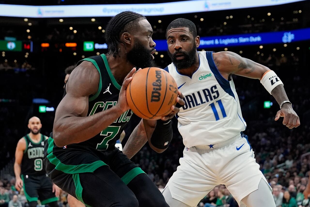 "Celtics Extend Winning Streak with Dominant 138-110 Victory over Mavericks"