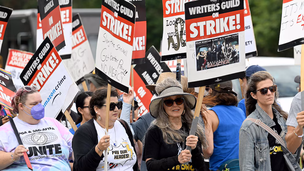 Hollywood Writers Vote to Approve Contract, Ending Dispute