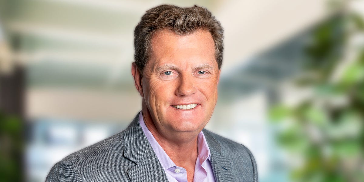 Featured image for "Snowflake CEO's Departure Causes 20% Stock Drop"