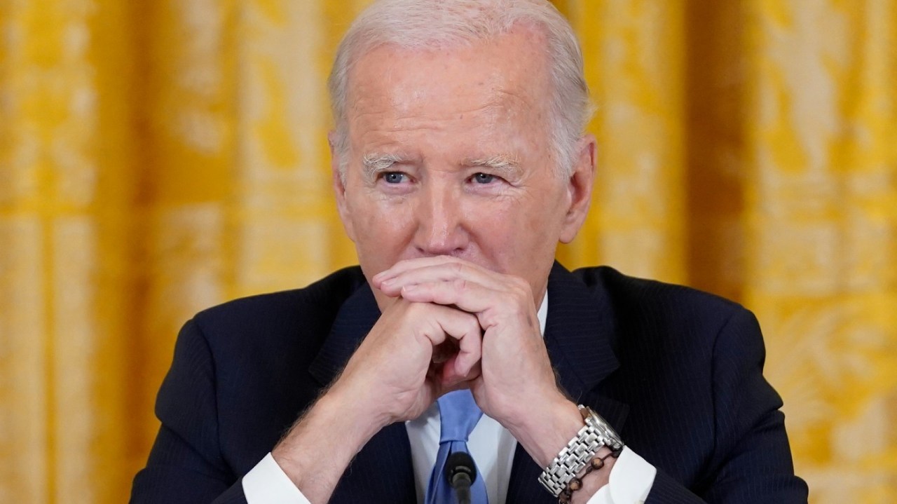 "Government Shutdown Threatens Pay and Welfare Checks, Biden Urges Americans to Stop Electing House Republicans"