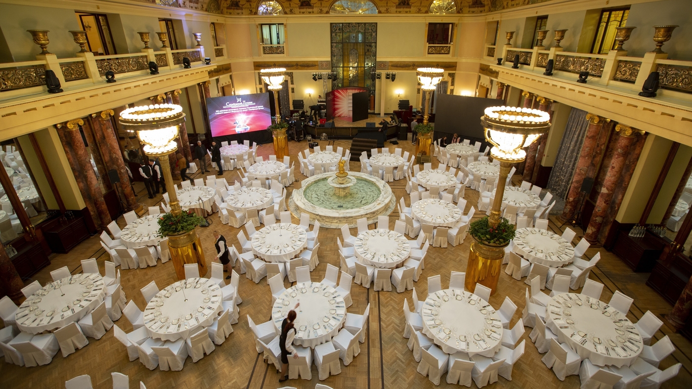 Trapped in a Moscow 'Gilded Cage': Reporting on World War II from The Red Hotel.