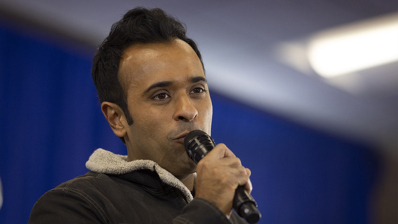 Featured image for "Vivek Ramaswamy: A Controversial 'America First' Candidate on the Iowa Campaign Trail"