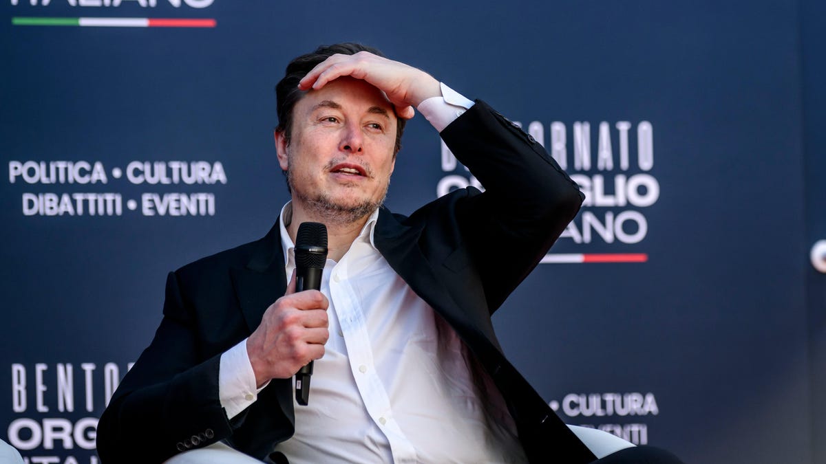 Featured image for "Fidelity Reports Elon Musk's X, Once Twitter, Plummets 71% in Value Since Purchase"