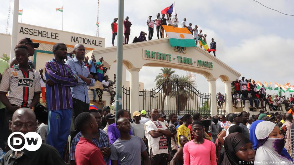 "Niger's Media Ban Amidst Ongoing Pro-Coup Protests"