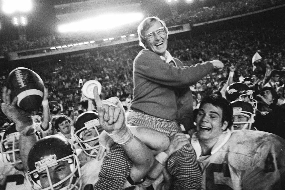 Lou Holtz: Notre Dame’s 1988 champion coach dies at 89