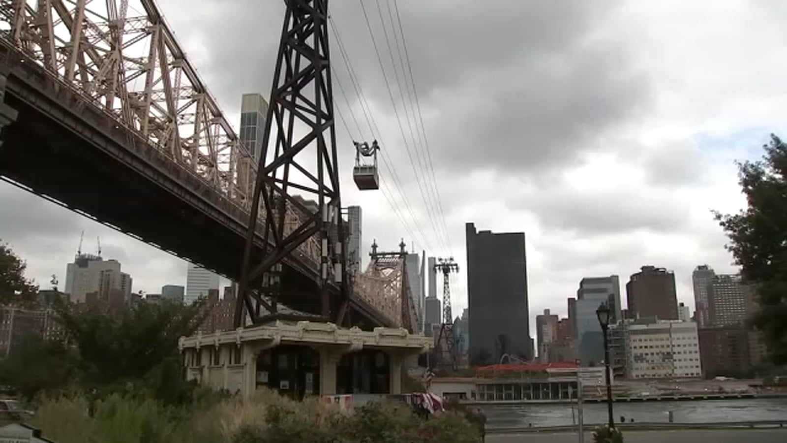 Featured image for Roosevelt Island Residents Brace for Months of Subway Service Changes on F and M Lines