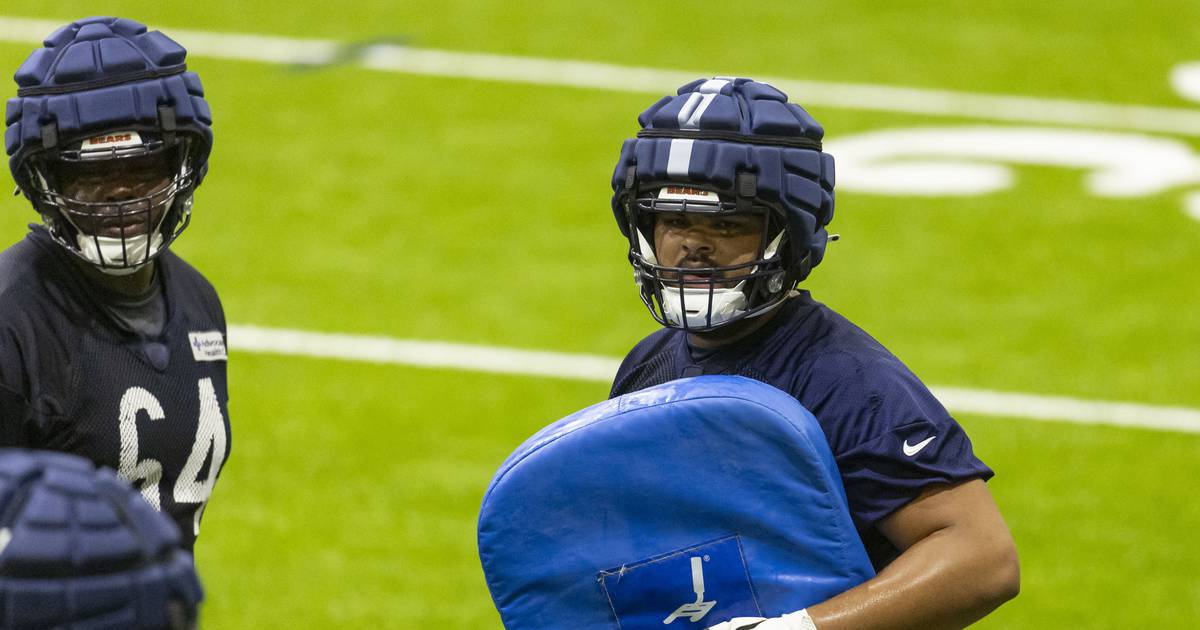 Featured image for "Darnell Wright Shines in Chicago Bears Training Camp Debut"