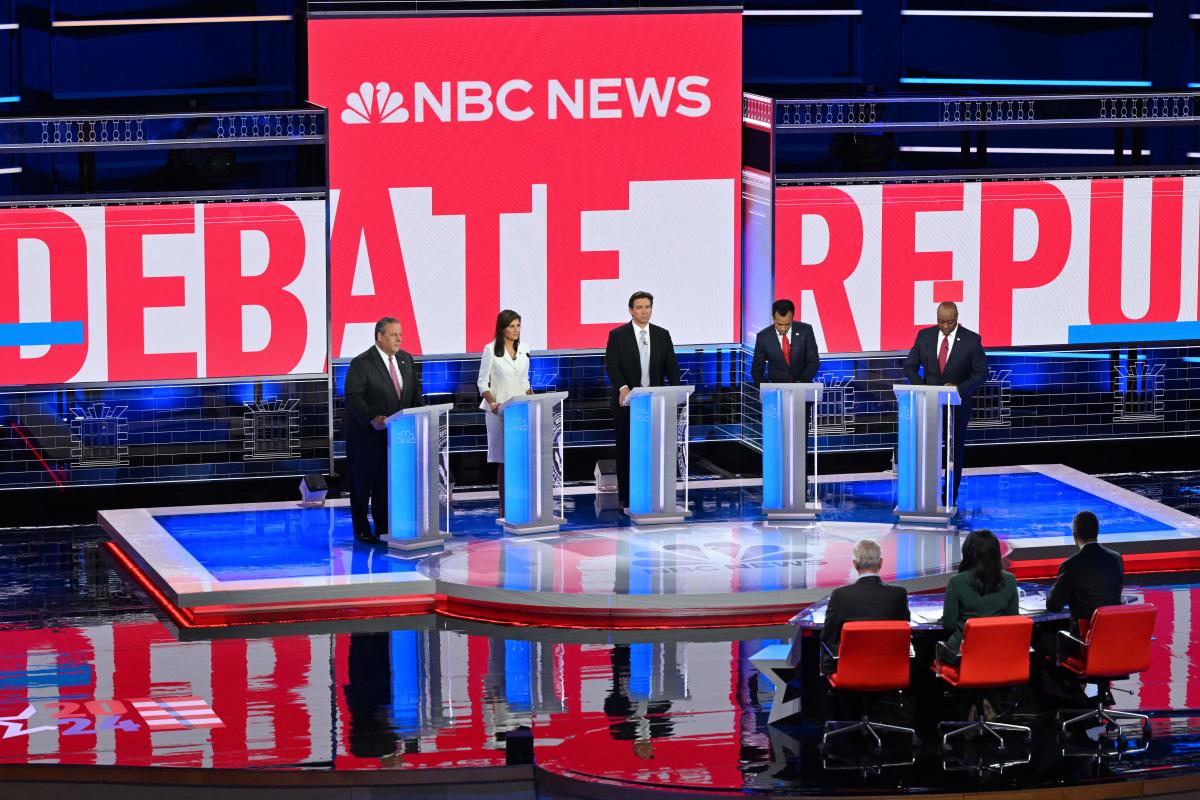 "Trump Triumphs: The Unchanging Dynamic of the Republican Primary Race"