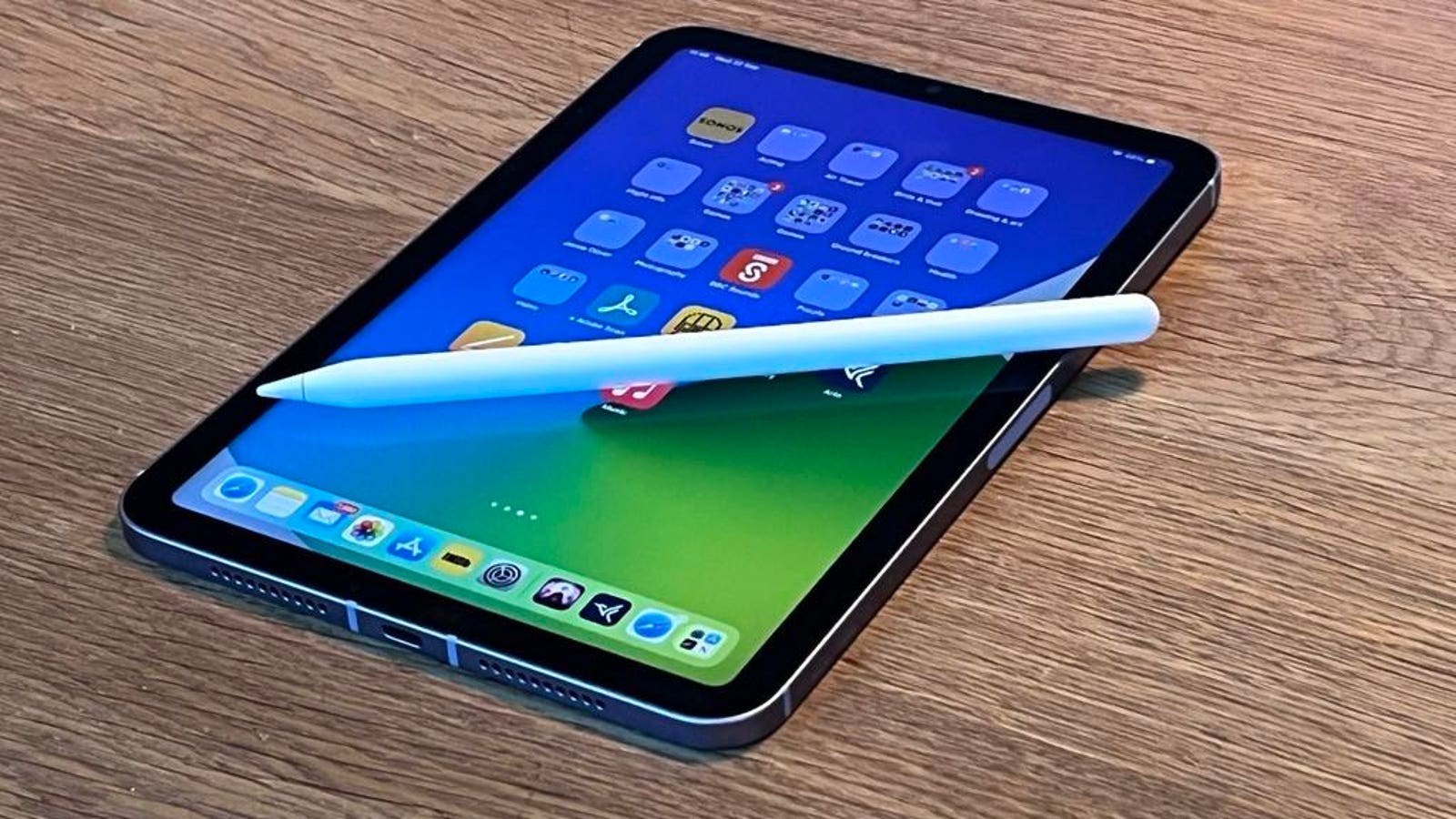 Featured image for "Apple's iPad 2024: New Squeeze Gesture and Pencil-like Input Device Revealed"