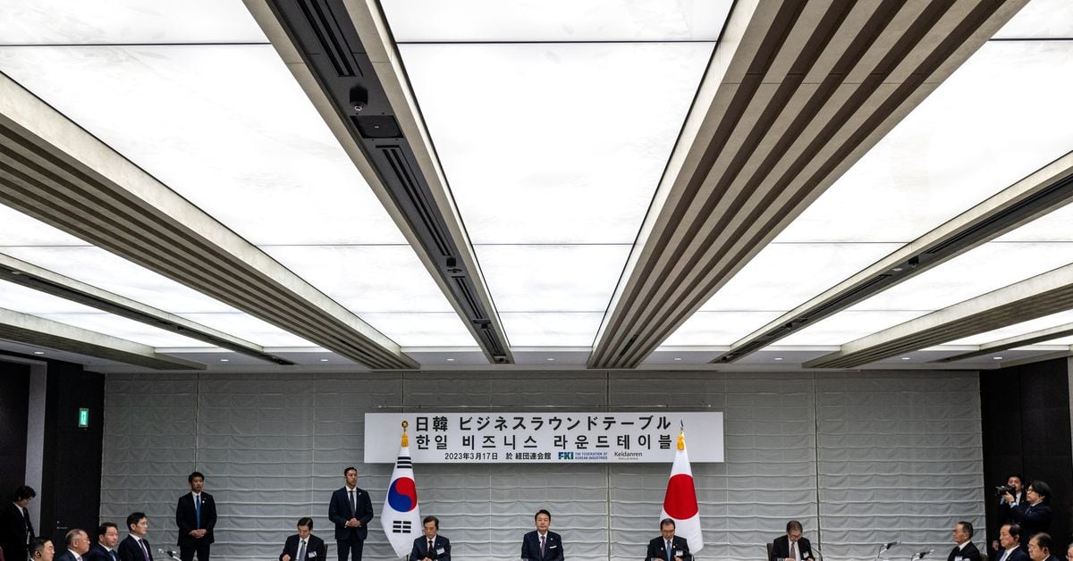 "Japan and South Korea's Business Leaders Aim to Move Past Historical Tensions"