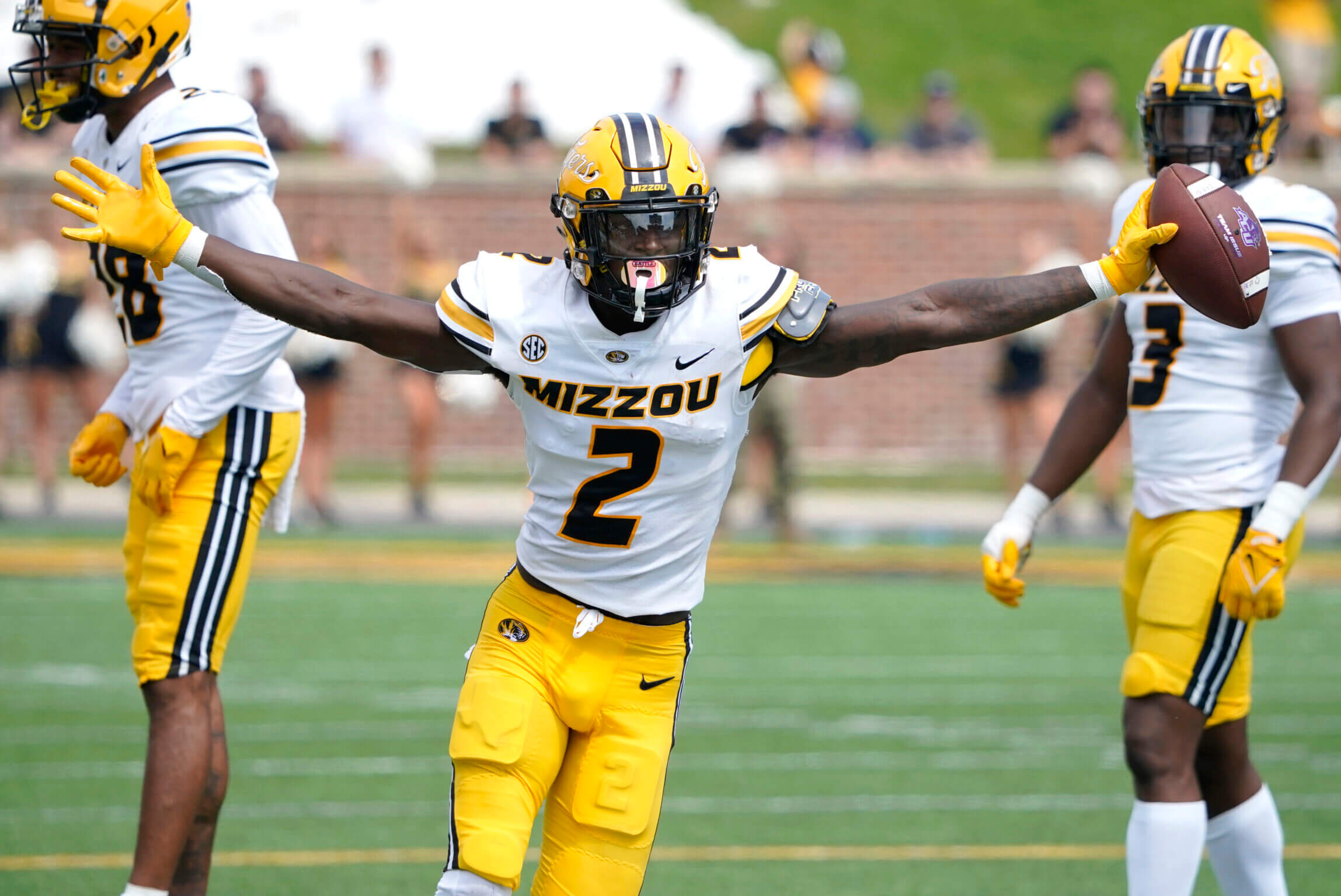 "Analyzing Lions' Potential Defensive Picks in Three-Round Mock Draft"
