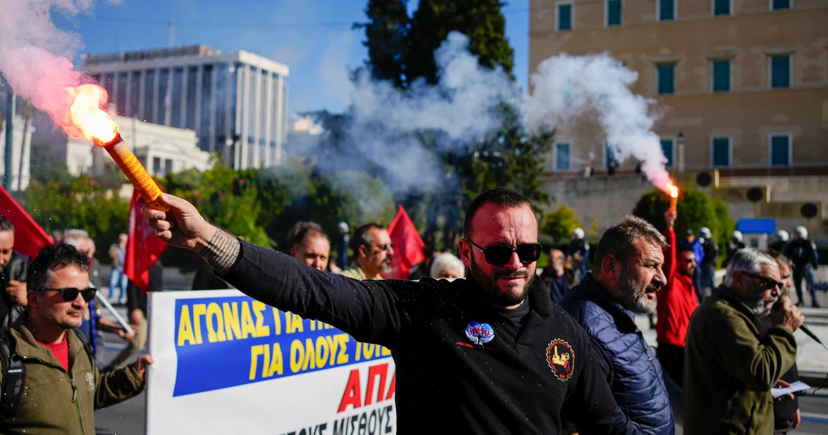 Featured image for Greece Paralyzed by General Strike Over Living Costs and Wage Demands