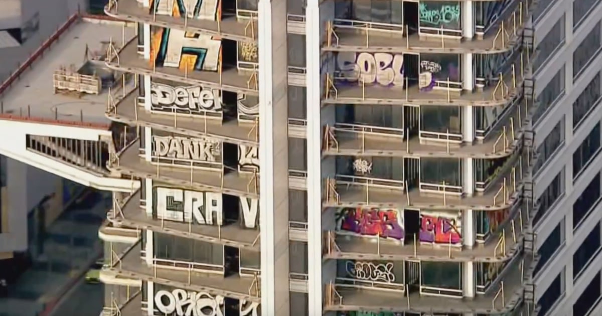 "Arrests Made in Connection with Graffiti Vandalism of 27-Story LA Skyscraper"