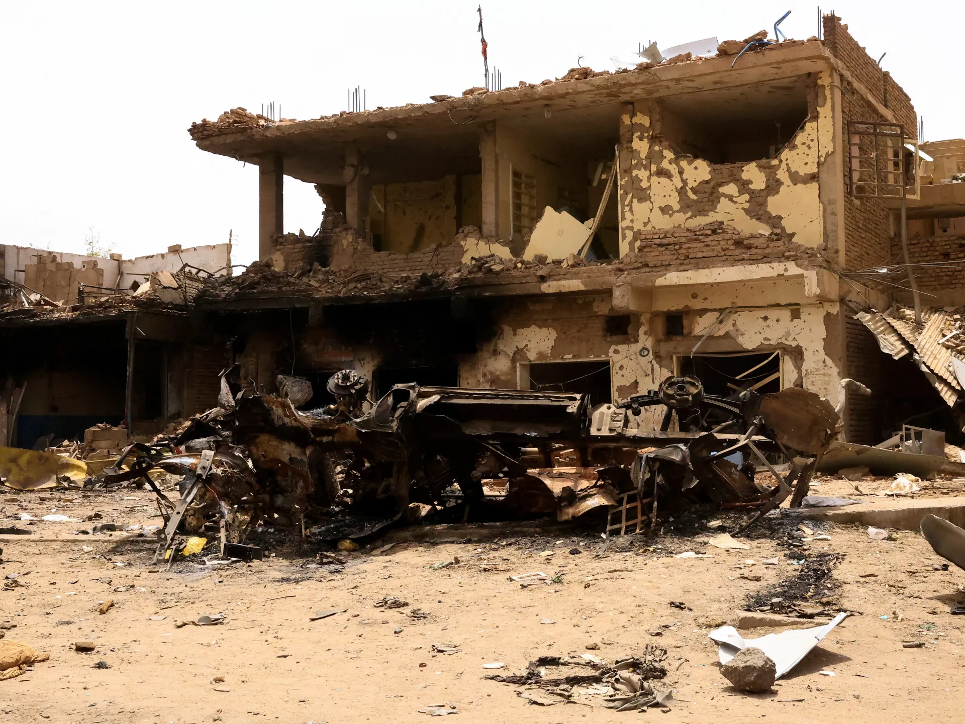 "Escalating Conflict in Sudan's Omdurman Forces Displacement to Surpass 4 Million"