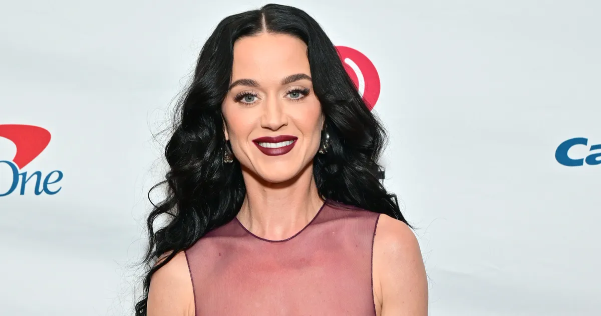 Featured image for Katy Perry and Justin Trudeau Confirm Romance with Public Paris Outing