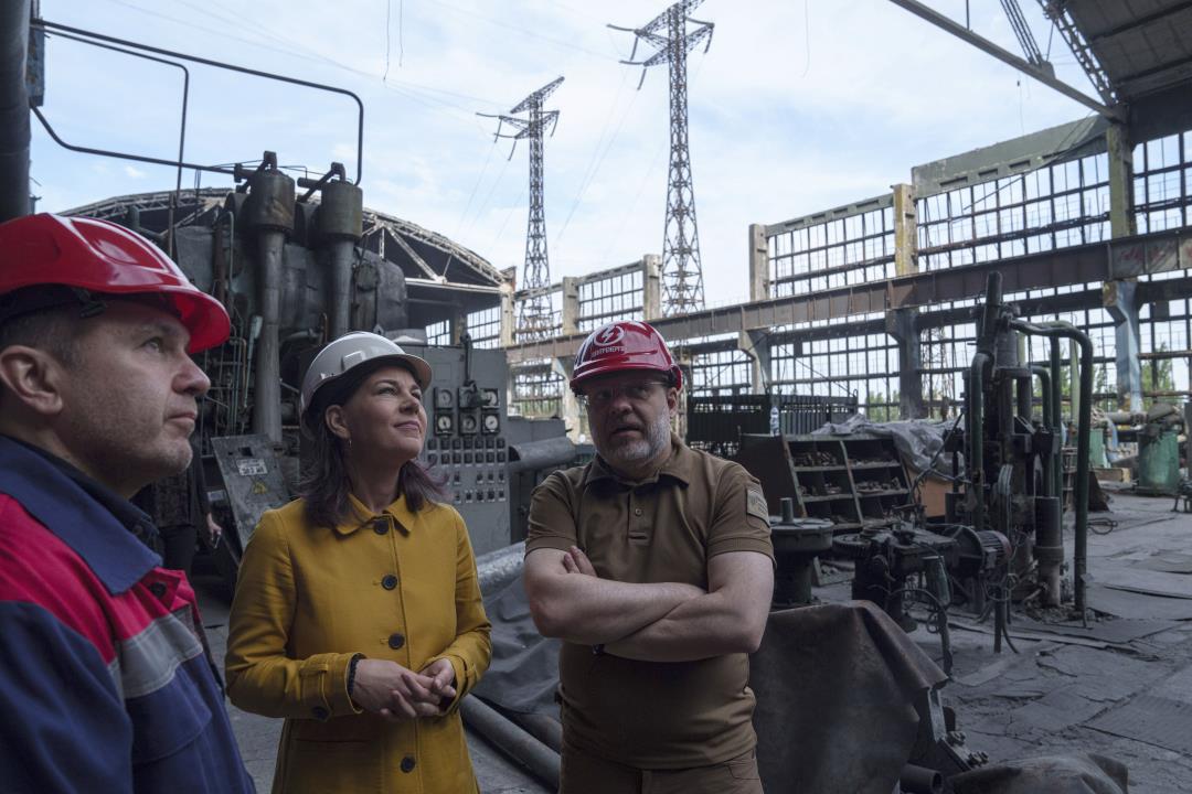 "Ukraine Faces Energy Crisis Amid Russian Strikes on Infrastructure"