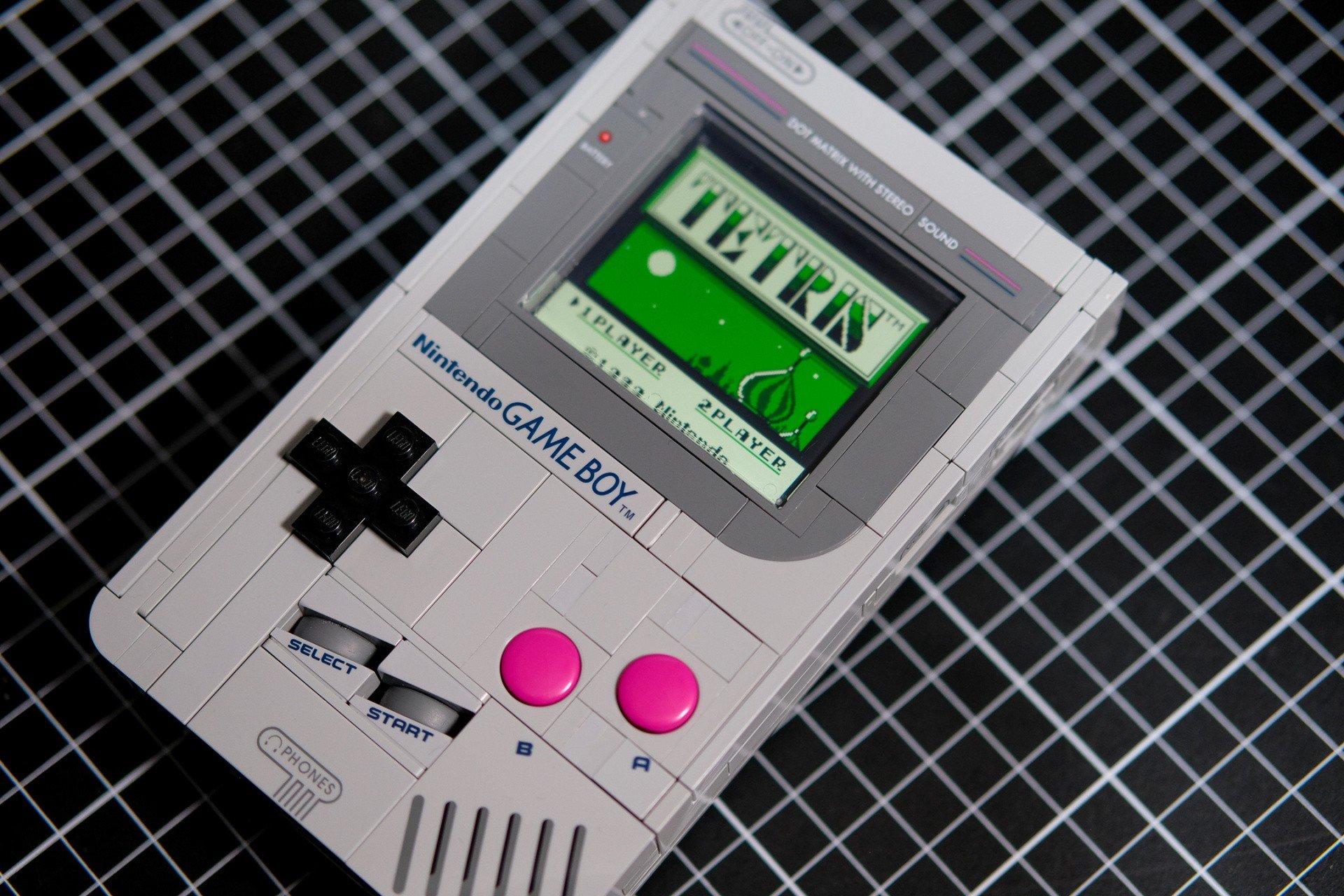 Featured image for Lego's Game Boy Set Gets Rapid Mod to Play Games