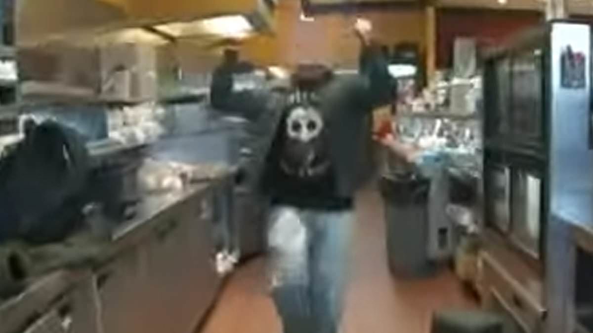 Knife-wielding robbery suspect shot dead by Tennessee officer in shocking bodycam footage
