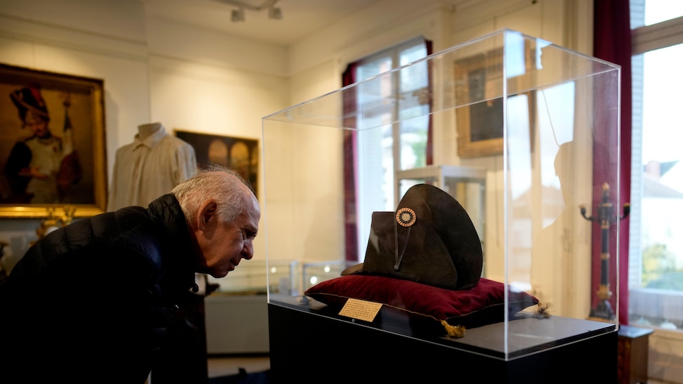 Featured image for "Napoleon's Iconic Bicorne Hat Up for Auction, Expected to Fetch $650K+"