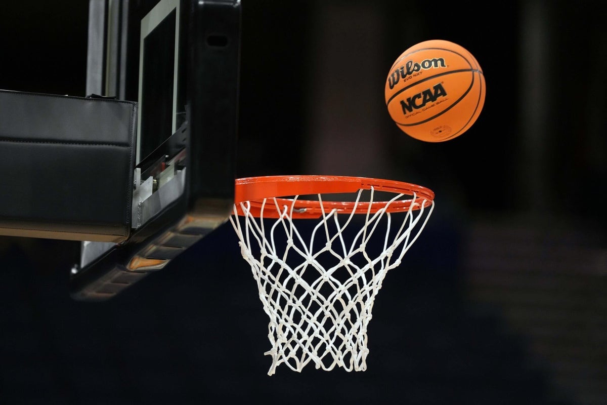 Featured image for NCAA introduces coach's challenges to improve men's basketball game flow