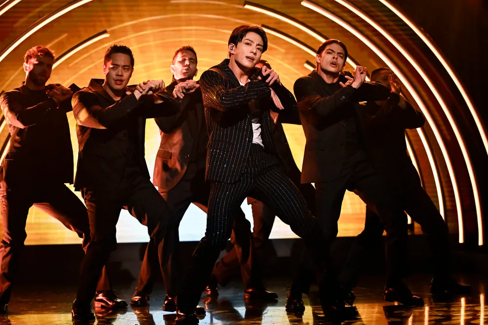 Featured image for Jung Kook wows with live performance of "Standing Next to You" on 'Jimmy Fallon'