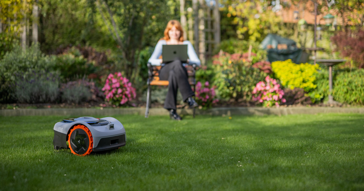 Featured image for "Segway Unveils Affordable AI-Powered Navimow Robotic Lawn Mower Line"