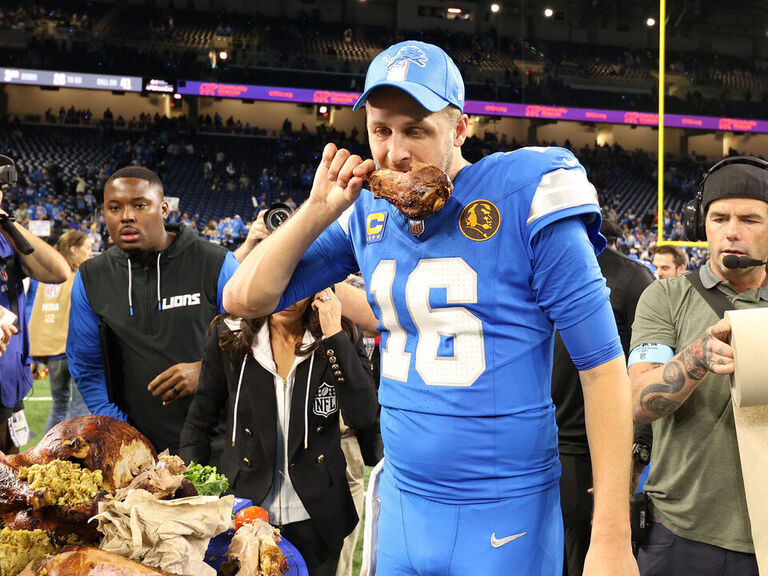 Featured image for Lions Triumph Over Bears in Thanksgiving Thriller, Extend Winning Streak