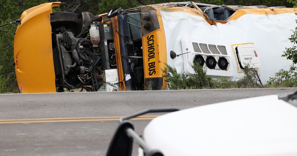 Featured image for Multiple Injuries Reported in Leander ISD School Bus Rollover