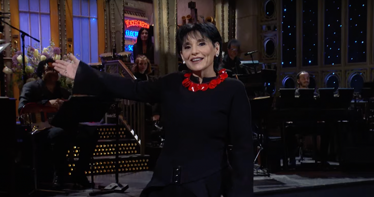 Featured image for "Exclusive: Ariana Grande's Mom Presents Her 'SNL' Musical Debut"