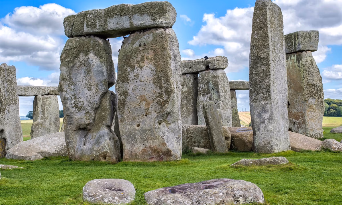 Featured image for Ancient Cow Tooth Sheds New Light on Stonehenge's Origins