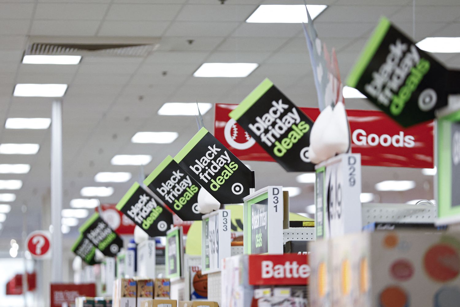 Retailers Face Uncertain Holiday Season Amid Consumer Strain