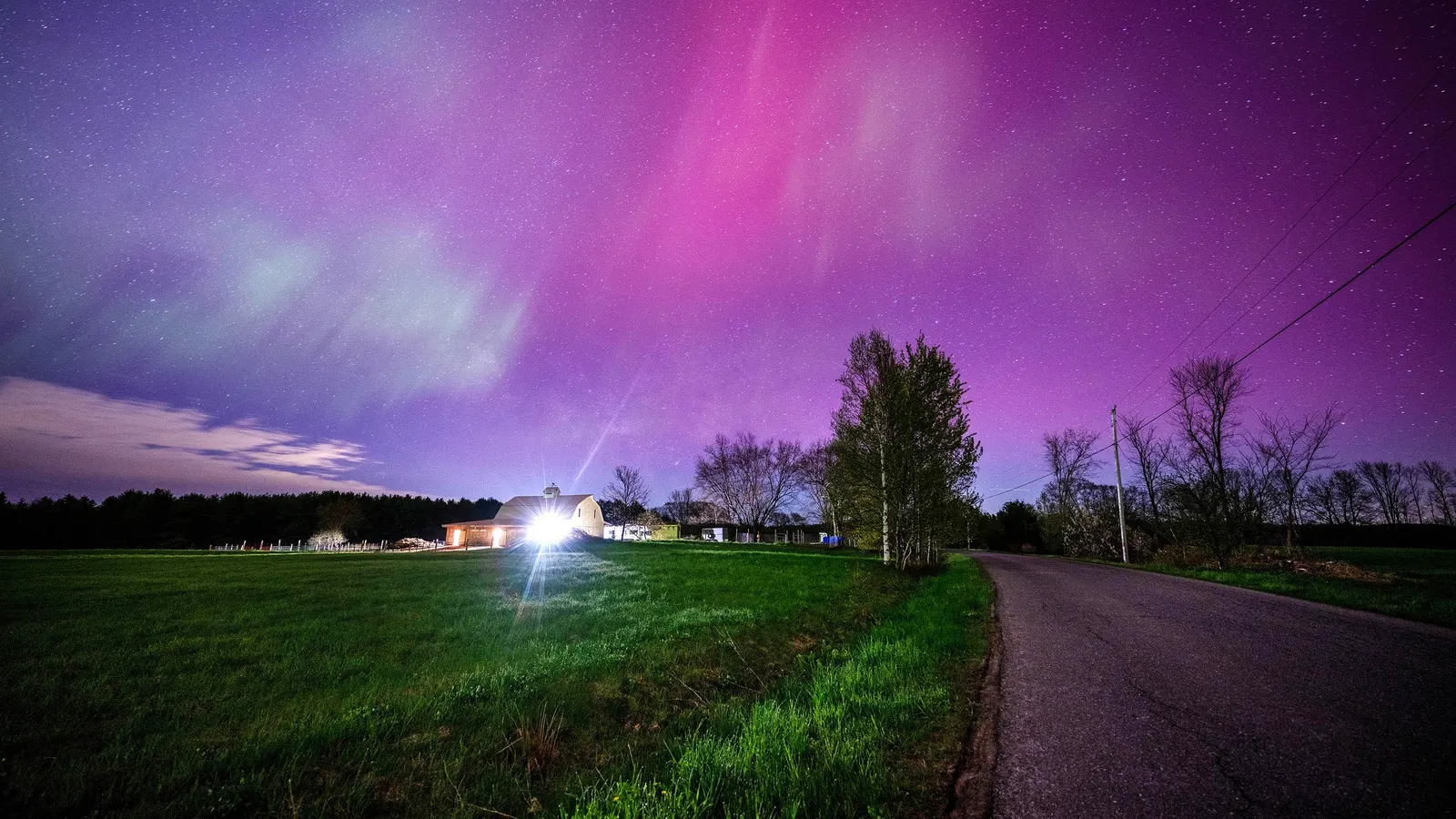Featured image for Northern Lights Visible in Multiple U.S. States Tonight