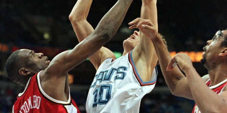 Featured image for Nature Retracts Controversial Superconductor Paper