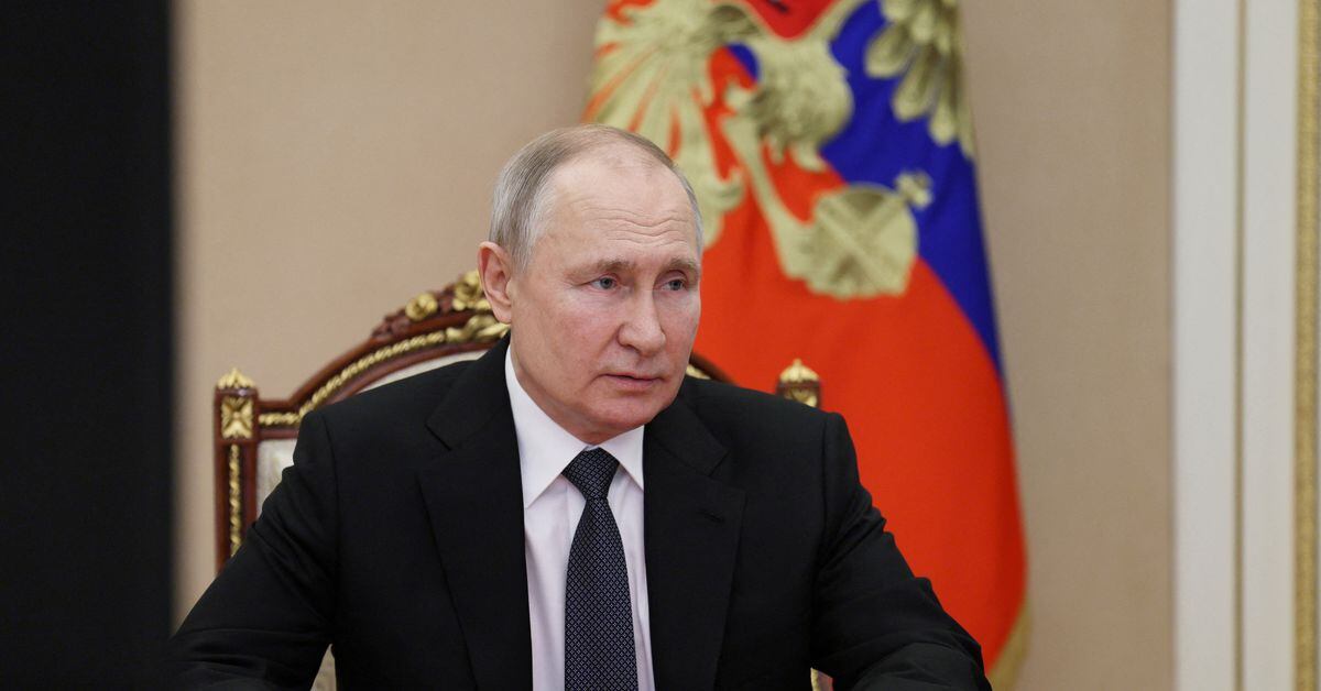 Featured image for Putin approves electronic military draft law in Russia.