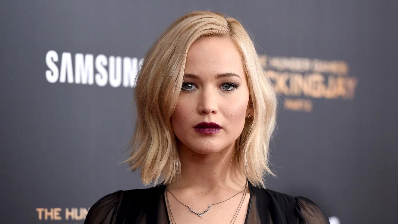 Featured image for Jennifer Lawrence Hallucinated on 'Hunger Games' Set Due to Medication Mixup